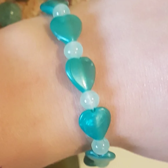 💚 "With Glowing Hearts" Bracelet - Picture 4 of 5
